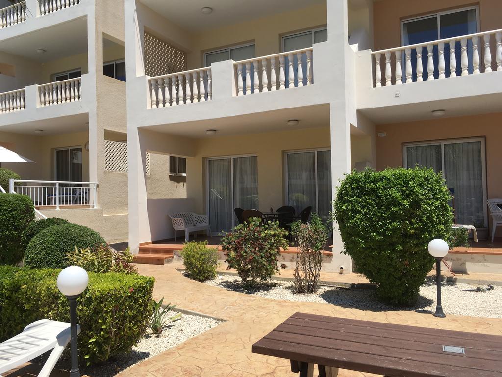 Diana Gardens Apartment Paphos Bagian luar foto